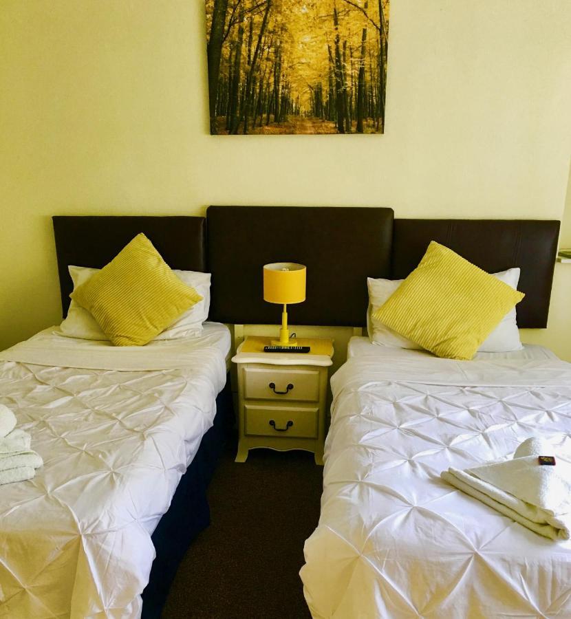 Watson Lodge Guest House Galashiels Esterno foto