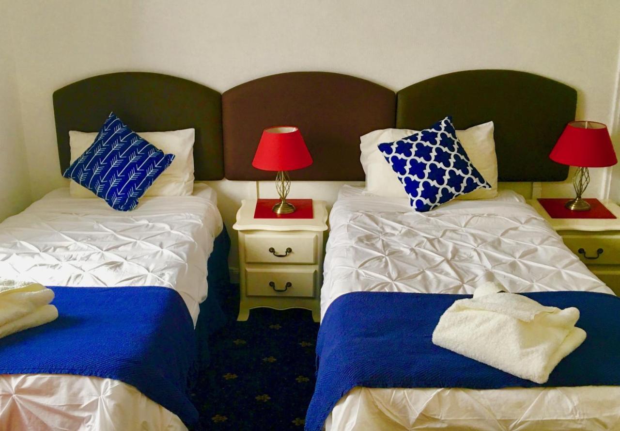 Watson Lodge Guest House Galashiels Esterno foto