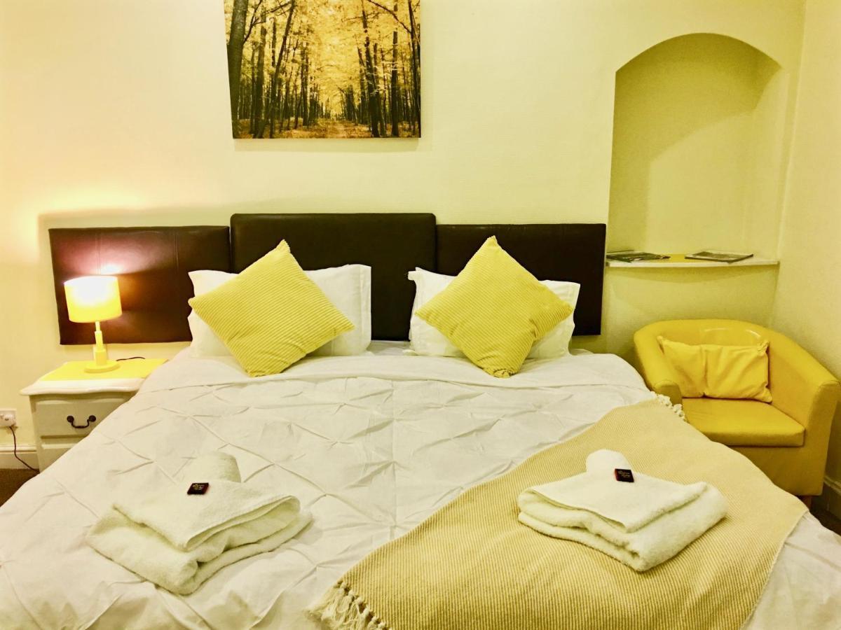 Watson Lodge Guest House Galashiels Esterno foto