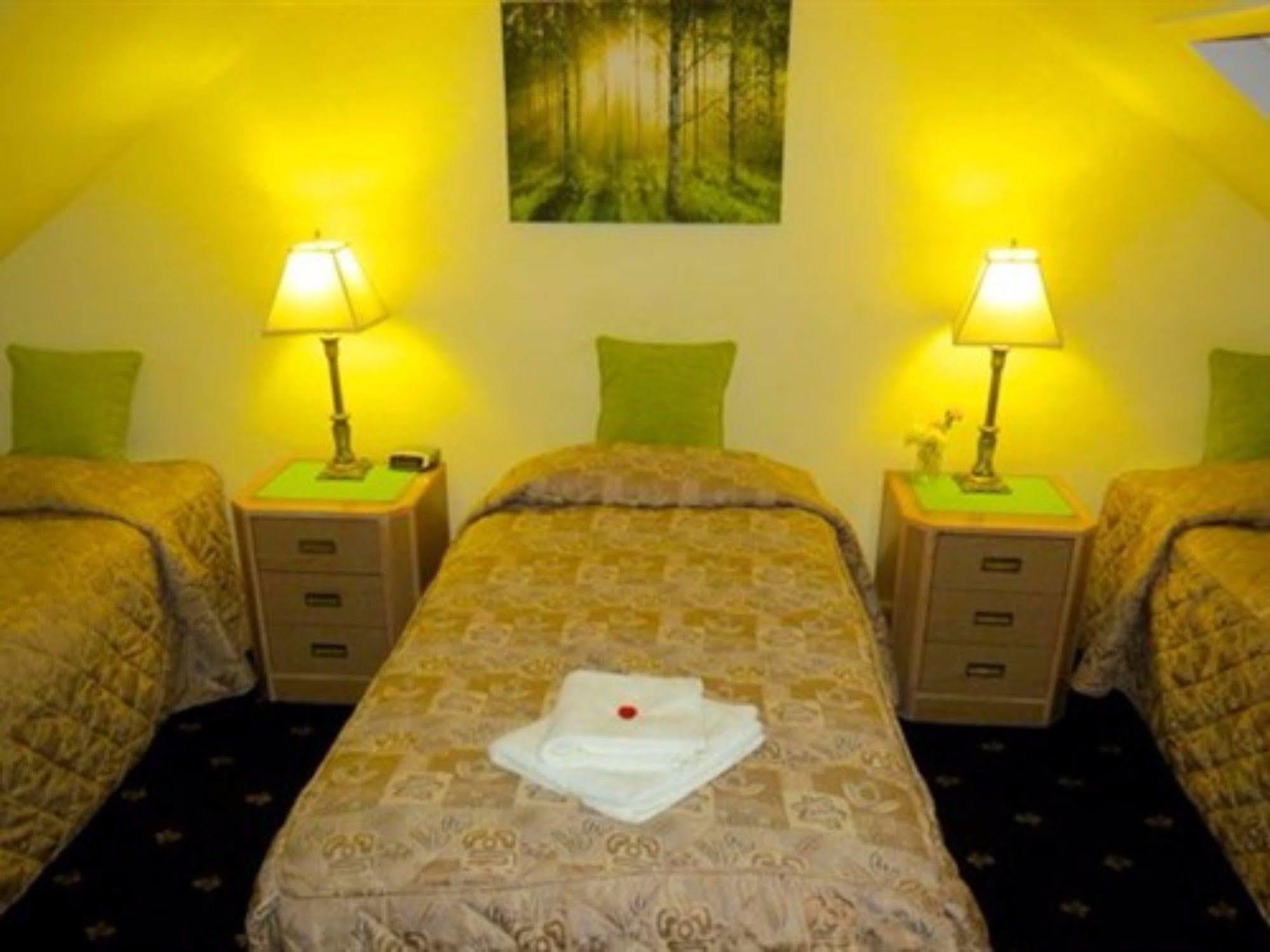 Watson Lodge Guest House Galashiels Esterno foto