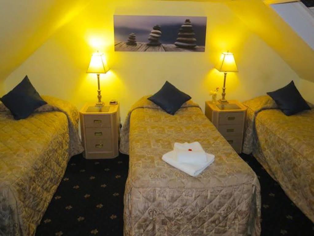 Watson Lodge Guest House Galashiels Esterno foto